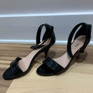 Miu Miu | Leather Kitten Heel| Black/Gold| Women’s Size 6.5 | Damaged